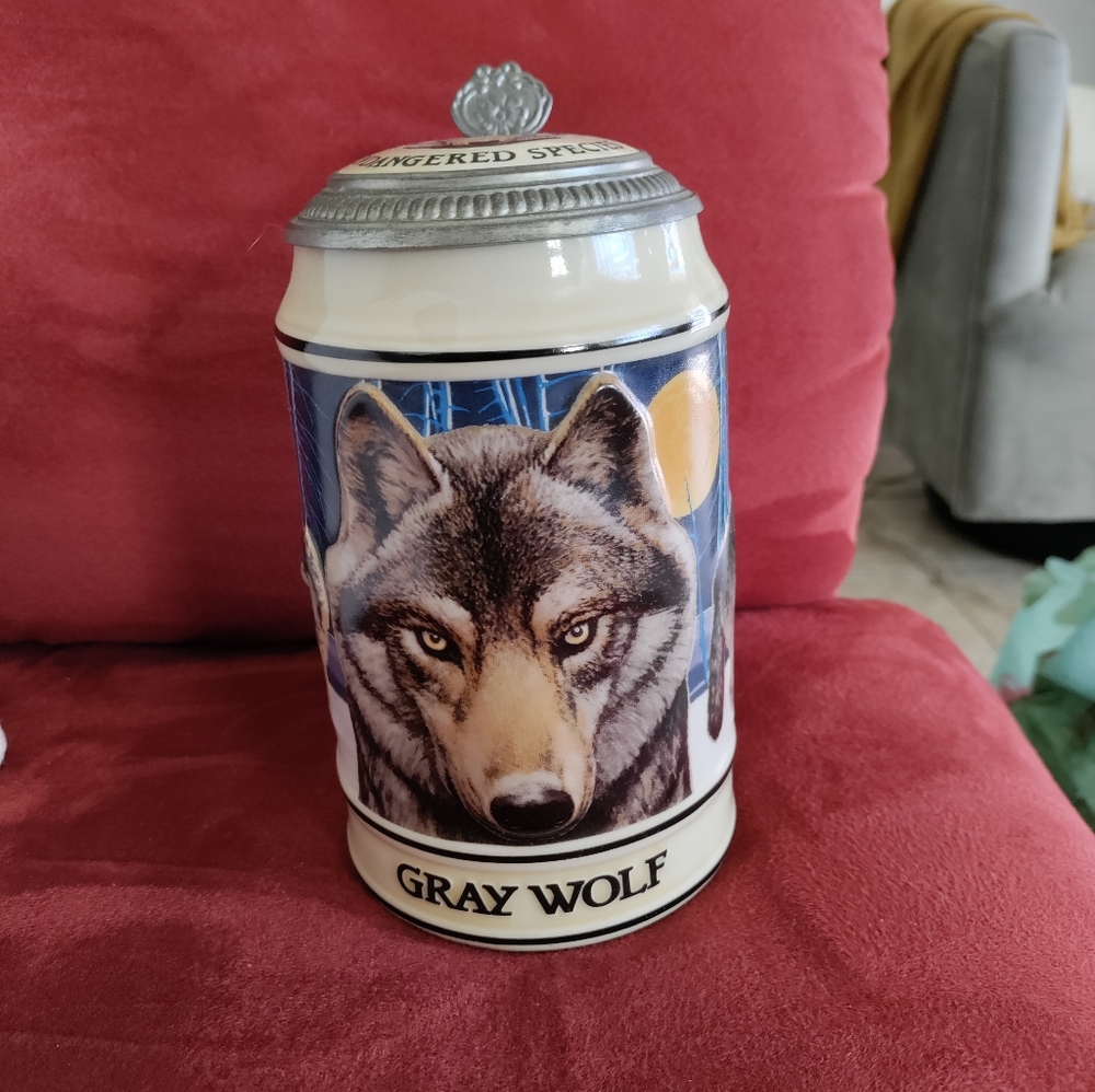 Tools.VINTAGE 1993 Budweiser Endangered Species Gray Wolf Lidded Beer Stein.Nice